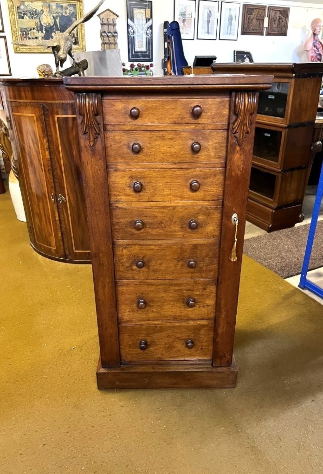 Victorian Light Mahogany Wellington Chest with 7 Graduated Drawers
