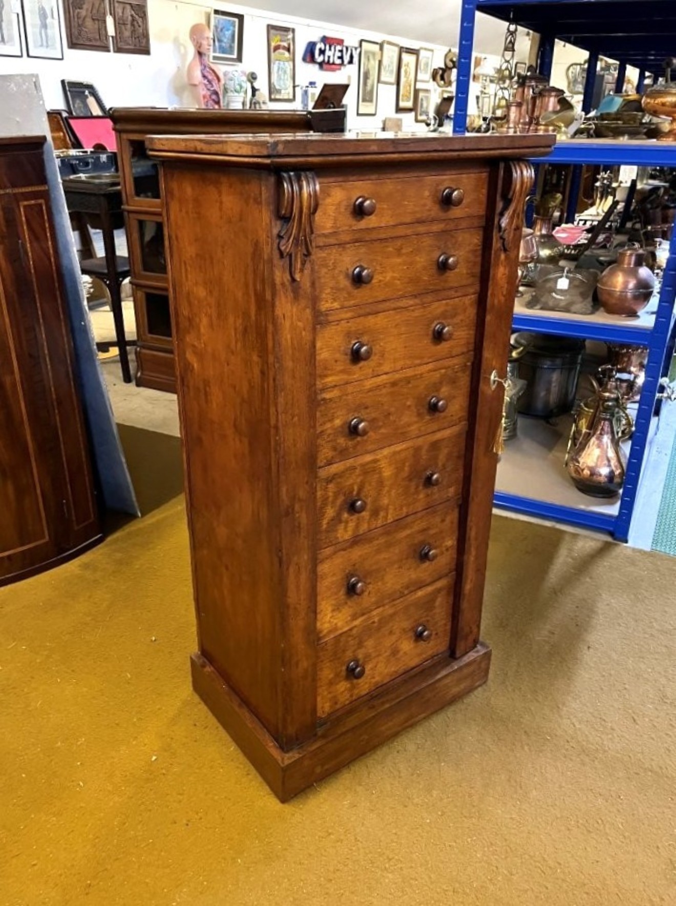 Victorian Light Mahogany Wellington Chest with 7 Graduated Drawers