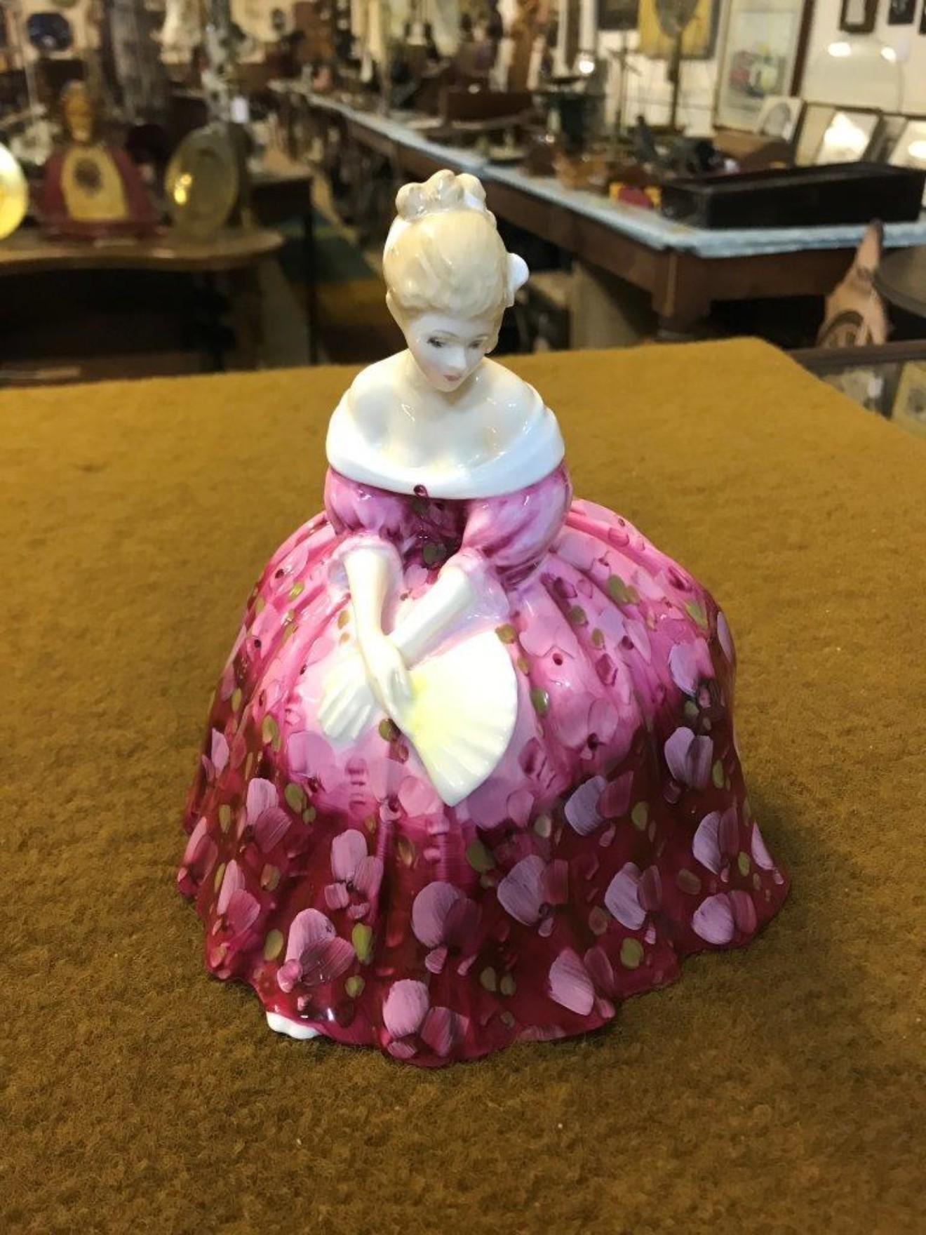 Vintage Royal Doulton Figurine "Victoria" HN2471