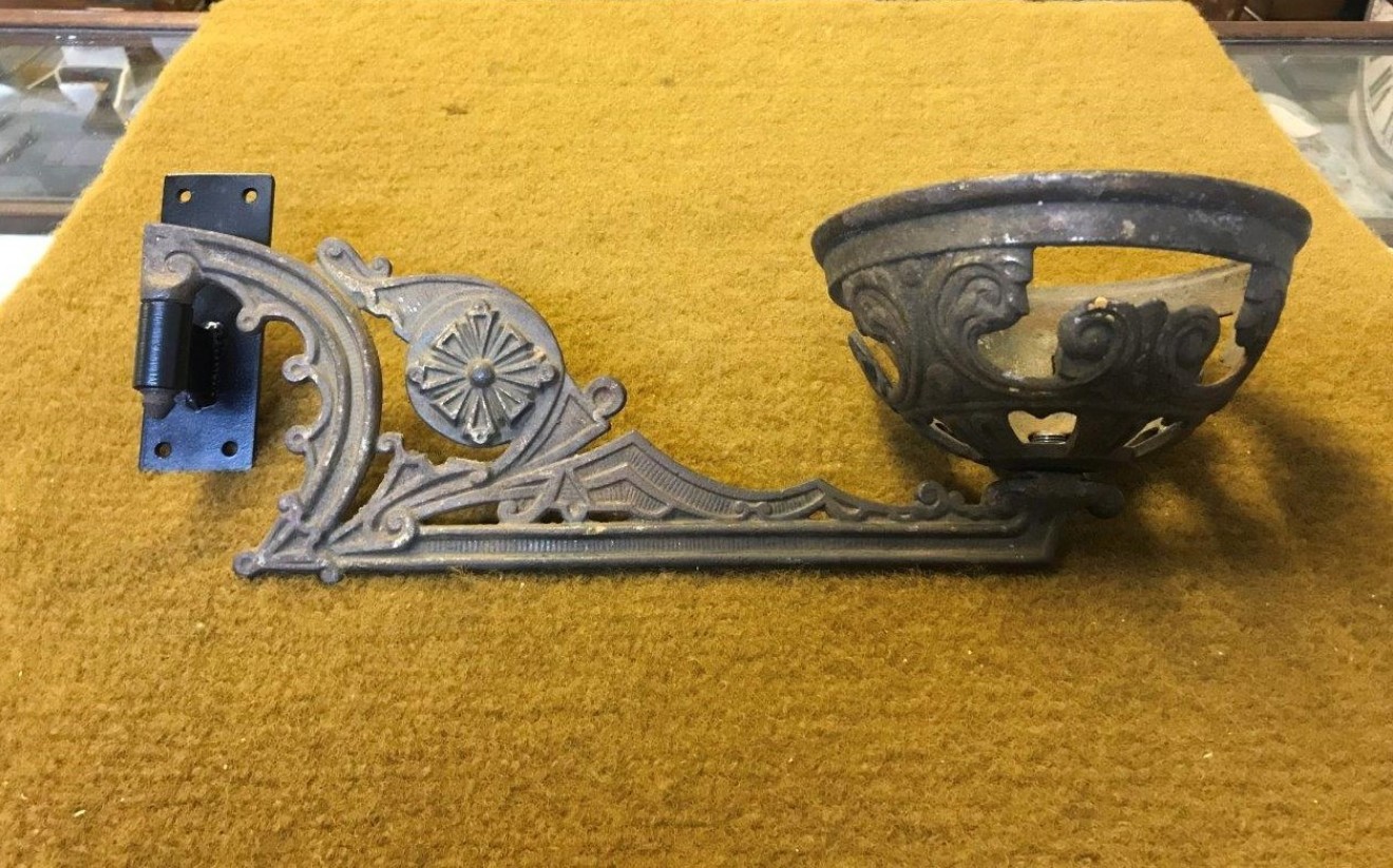 Antique Cast Iron Wall Mounted Oil Lamp Sconce