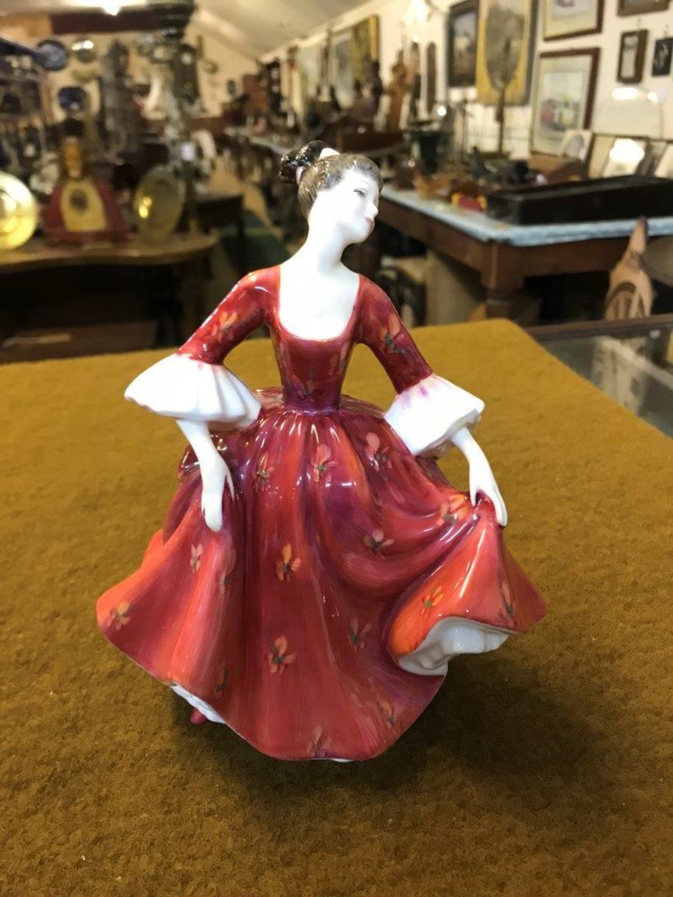 Vintage Royal Doulton Figurine "Stephanie" HN2811