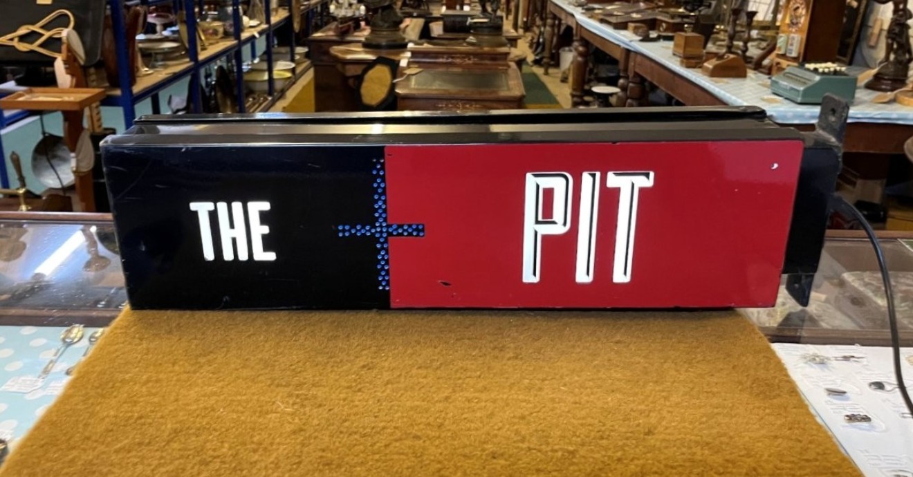 Vintage Illuminated Sign "The Pit"