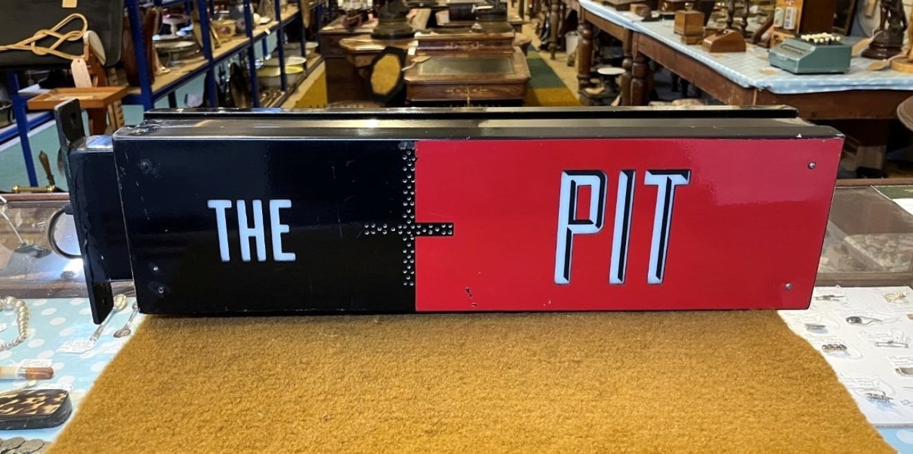 Vintage Illuminated Sign "The Pit"