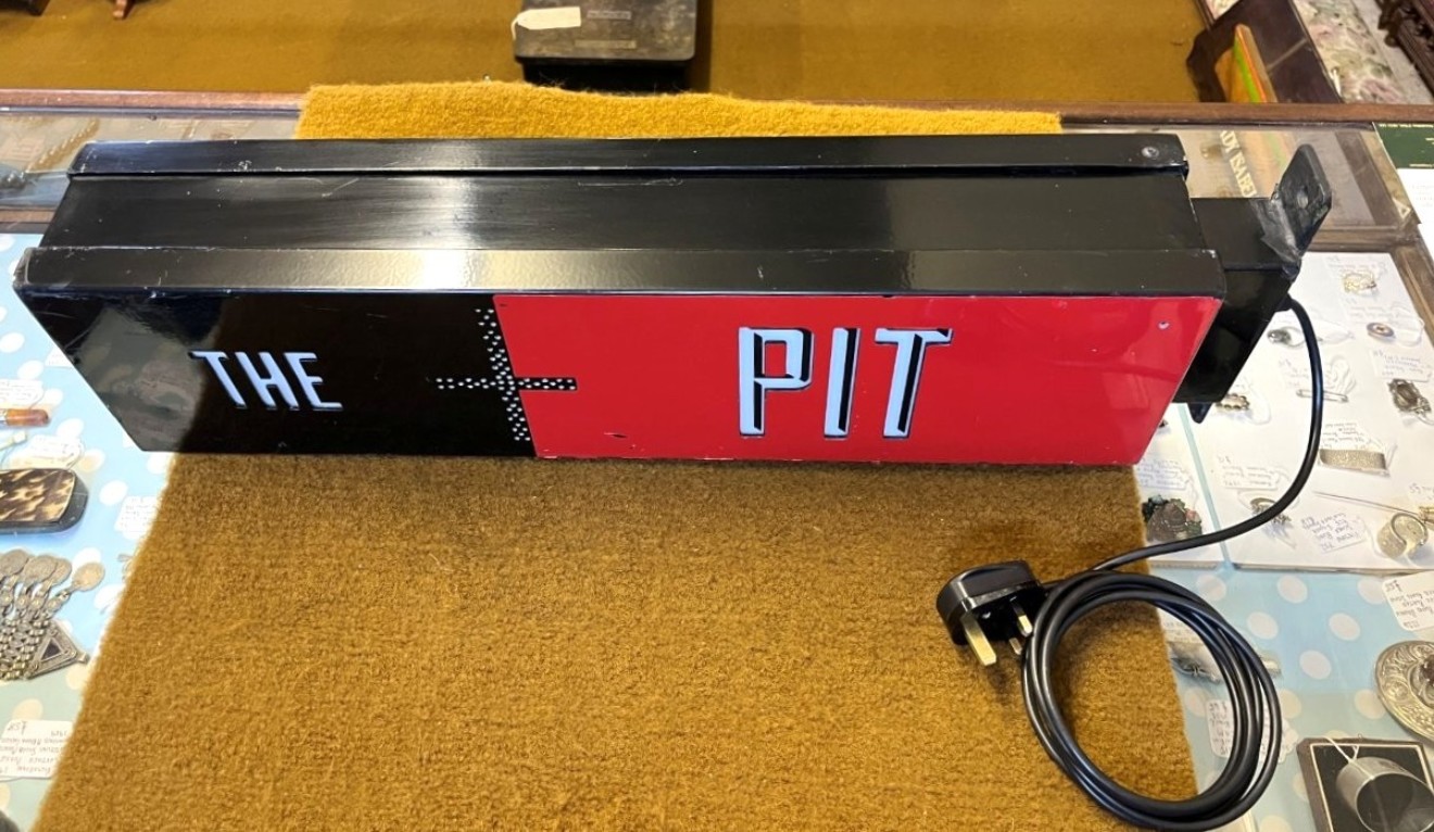 Vintage Illuminated Sign "The Pit"