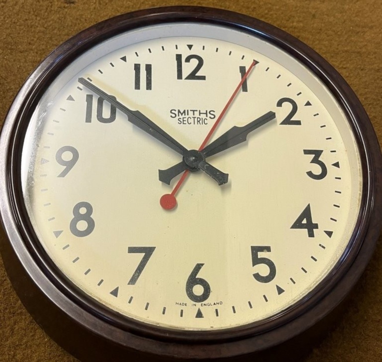 Vintage Smith's Sectric Electric Wall Clock ﻿with Brown Bakelite Case