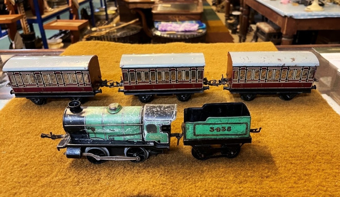 Vintage Hornby Clockwork '0' Gauge Passenger Train Set No 51