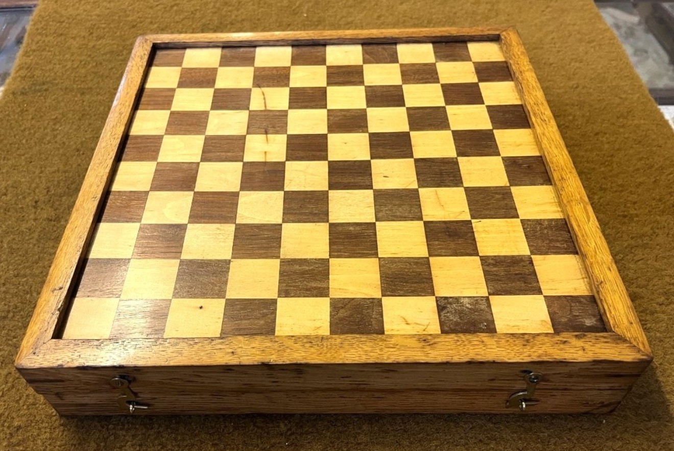 Vintage Backgammon / Draughts Set in Wooden Case