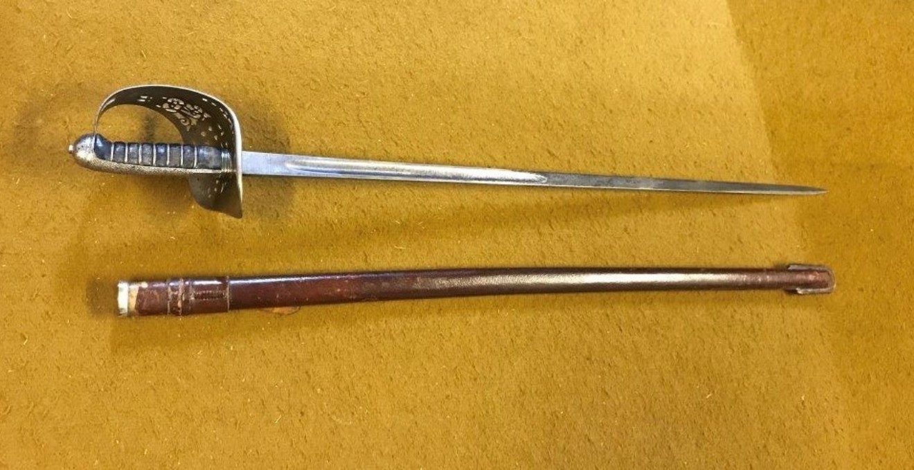WW1 1897 Pattern George V Infantry Officers Sword with Leather Scabbard
