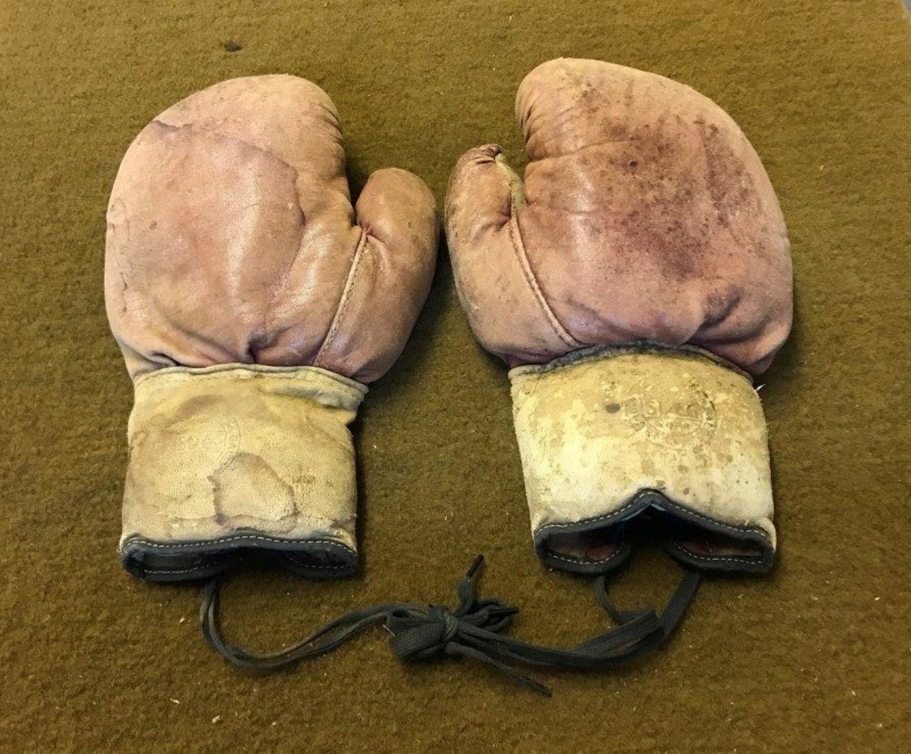 Vintage SD&G New York Boxing Gloves Brown / Tan Leather