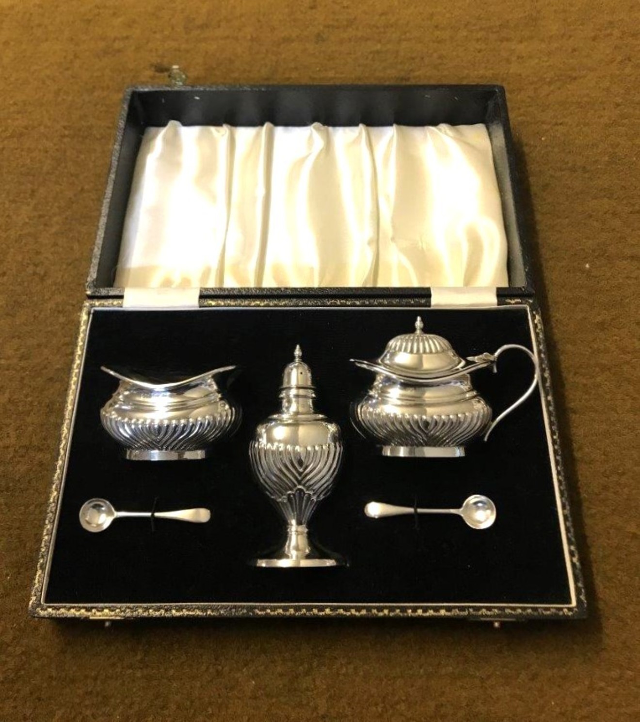 Vintage Cased Sterling Silver Cruet Set