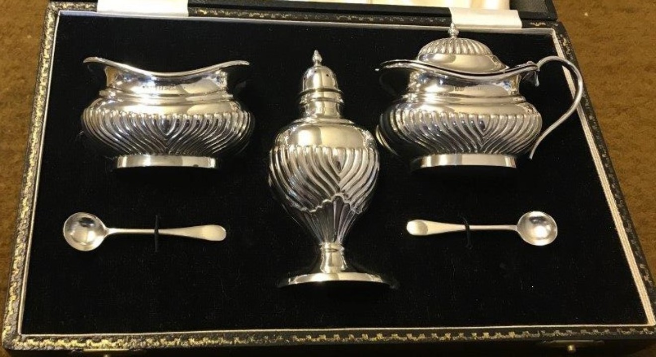 Vintage Cased Sterling Silver Cruet Set