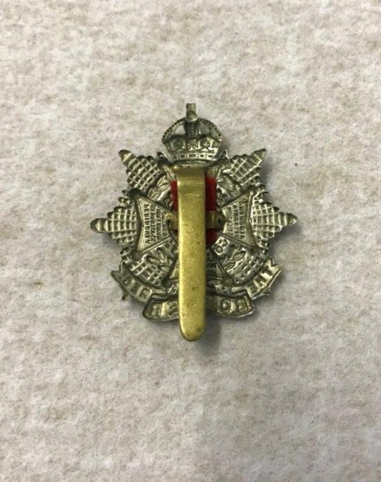 WW1 The Border Regiment Cap Badge White Metal with Brass Slider