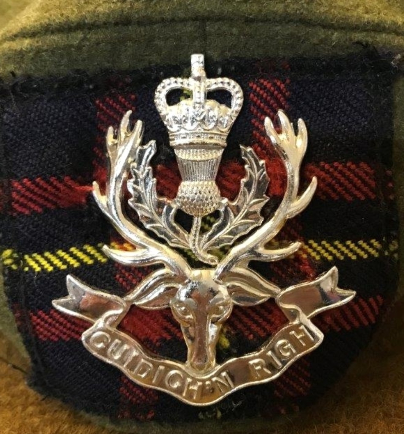 British Army Issue Tam O Shanter with Queens Own Highlanders (Seaforth / Cameron Highlanders) Patch and Badge
