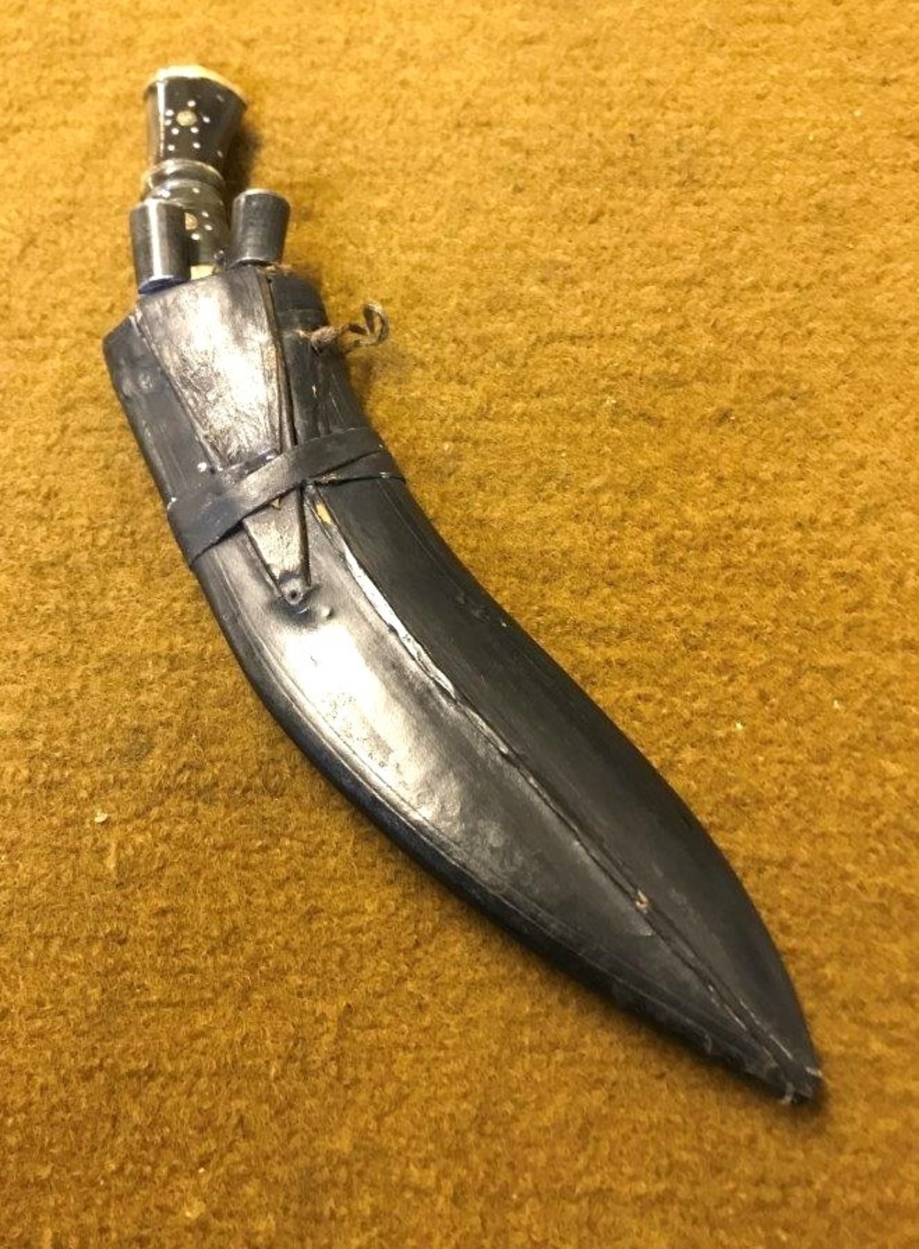 Vintage Gurkha Kukri in Leather Sheath c/w 2 Karda Knives