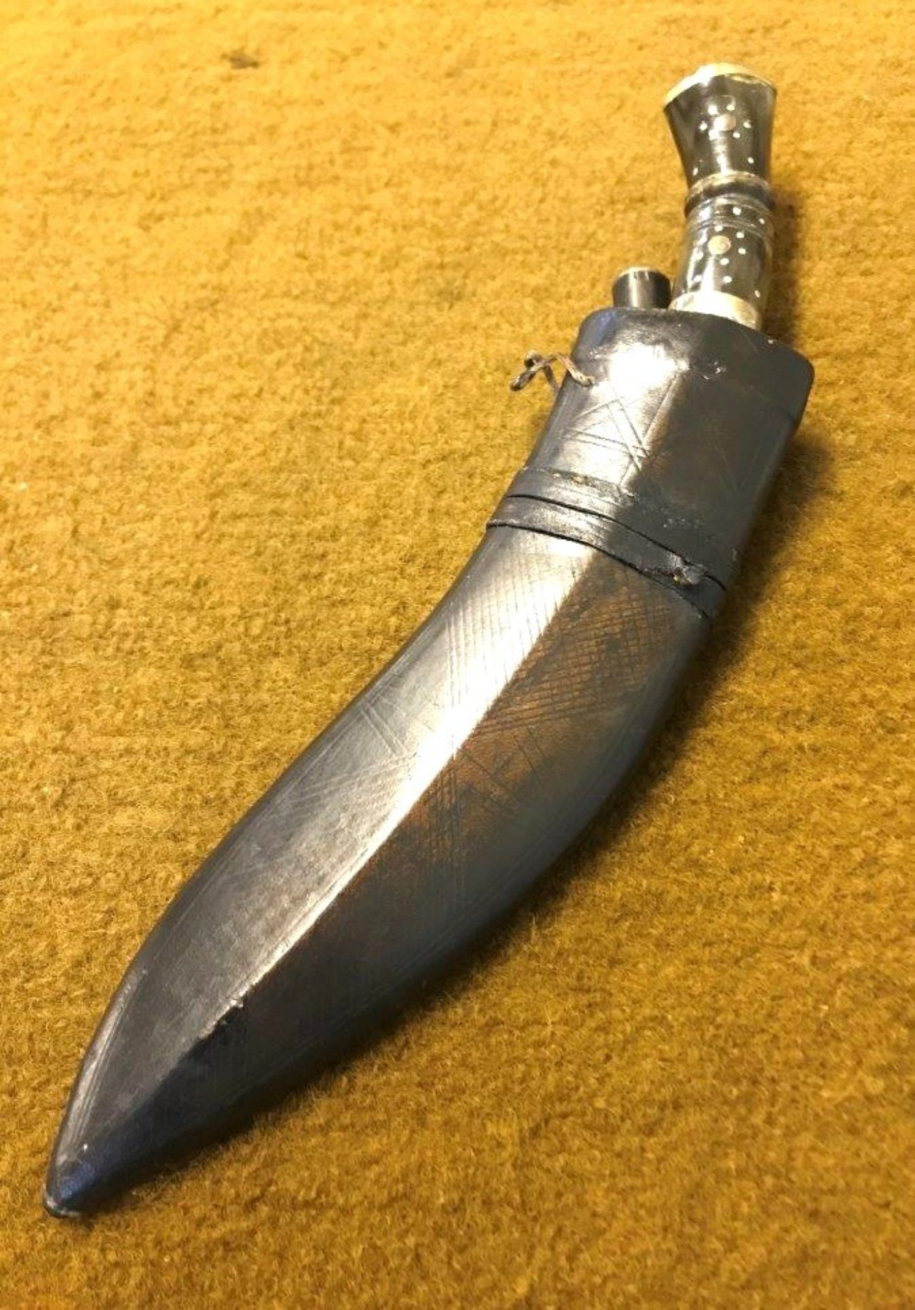 Vintage Gurkha Kukri in Leather Sheath c/w 2 Karda Knives