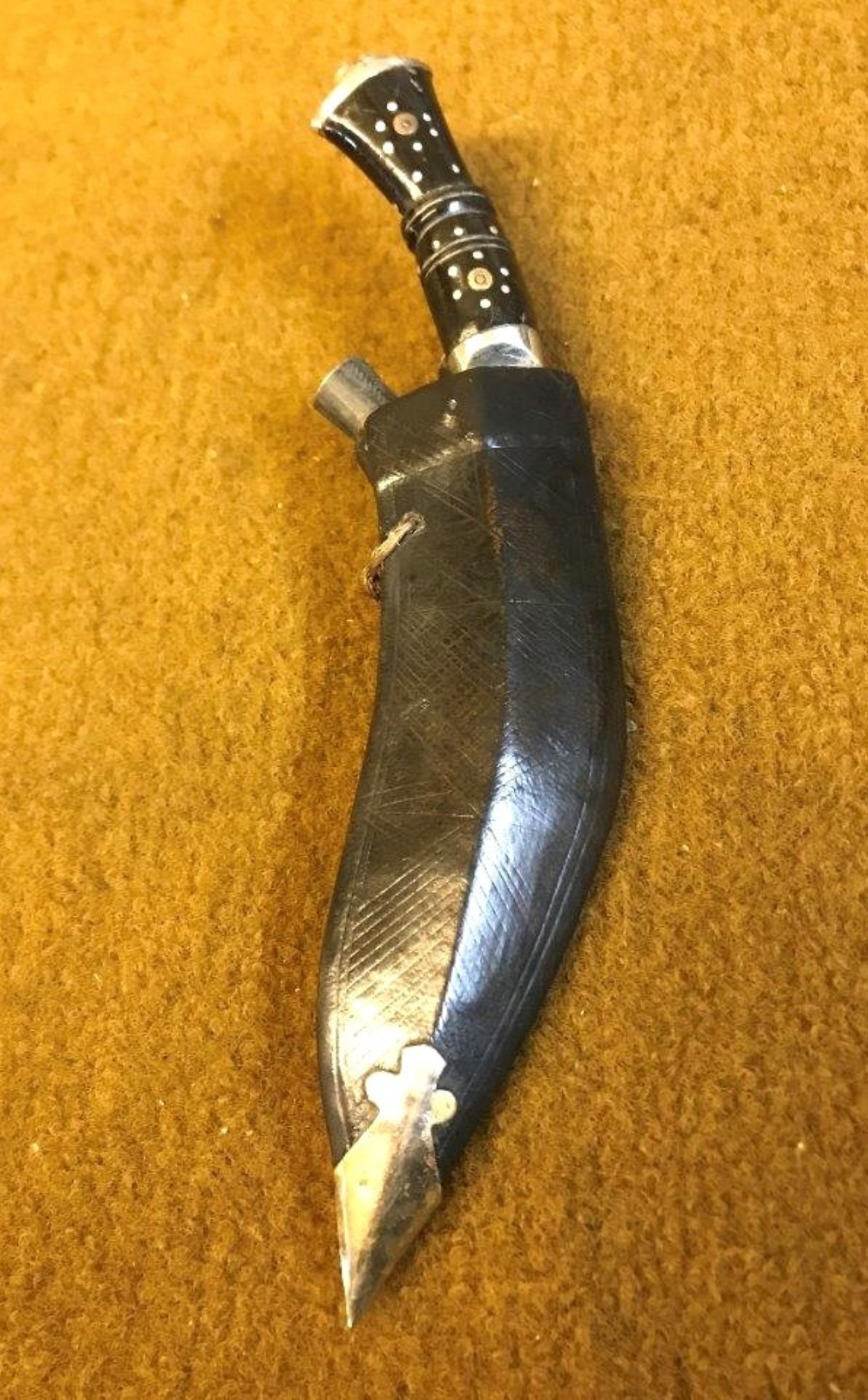 Vintage Gurkha Kukri in Leather Sheath c/w 2 Karda Knives