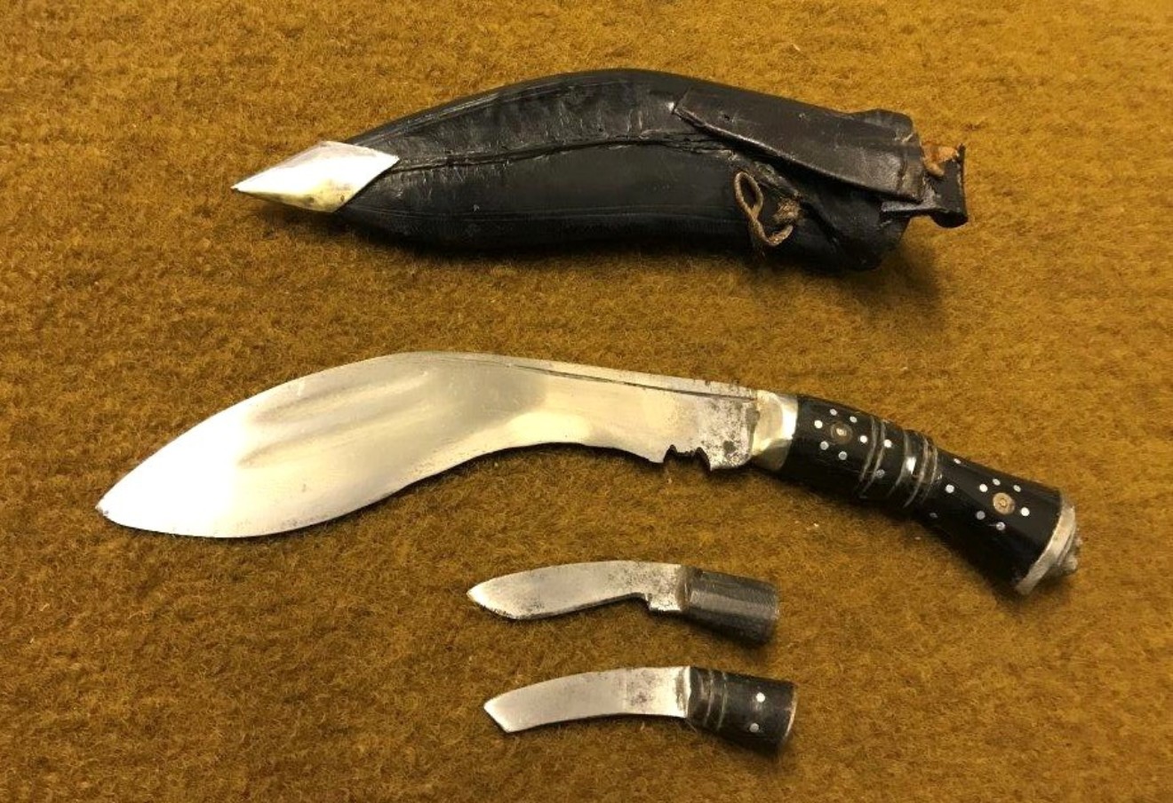 Vintage Gurkha Kukri in Leather Sheath c/w 2 Karda Knives