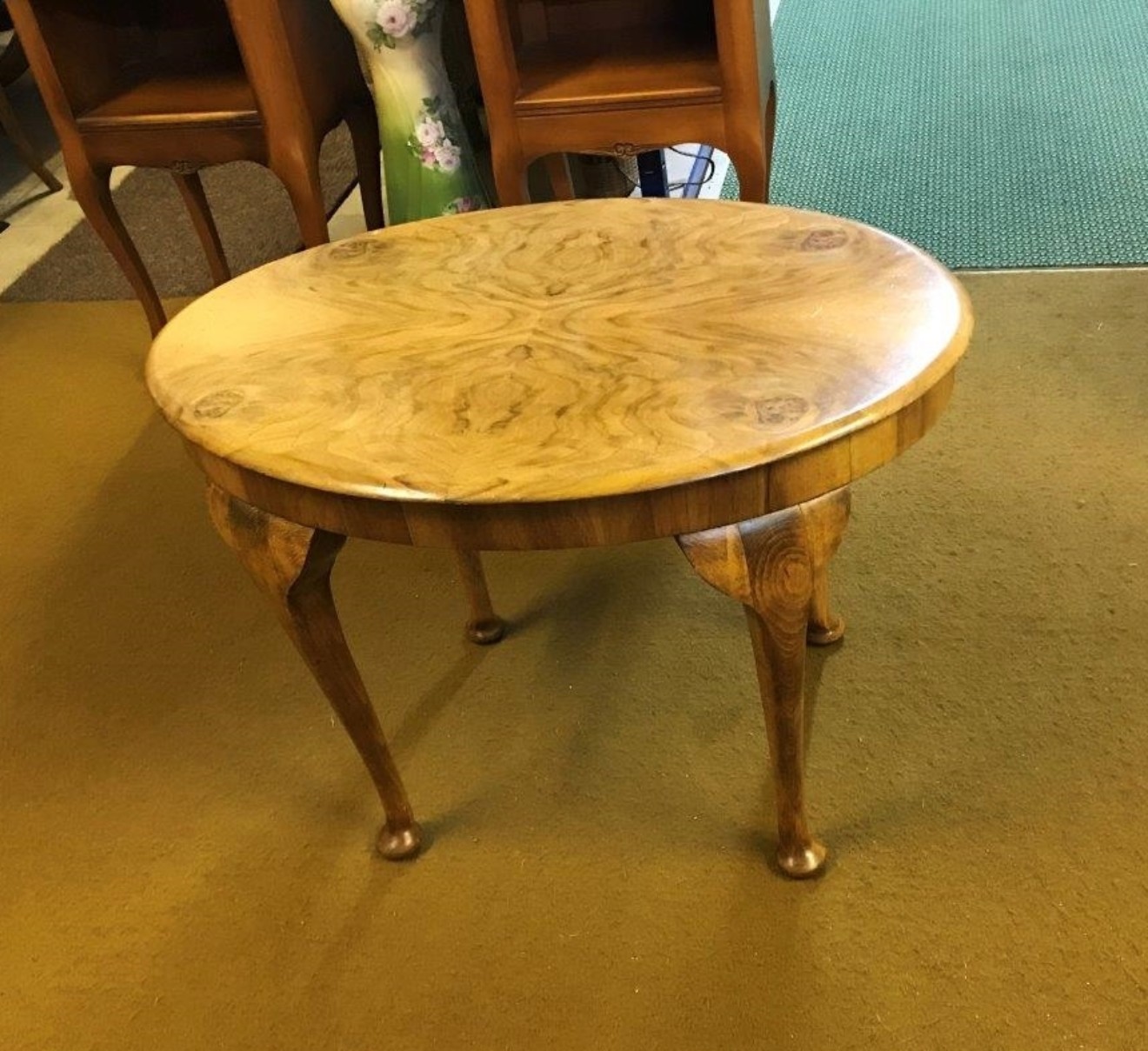 Vintage Queen Anne Style Coffee / Occasional Table