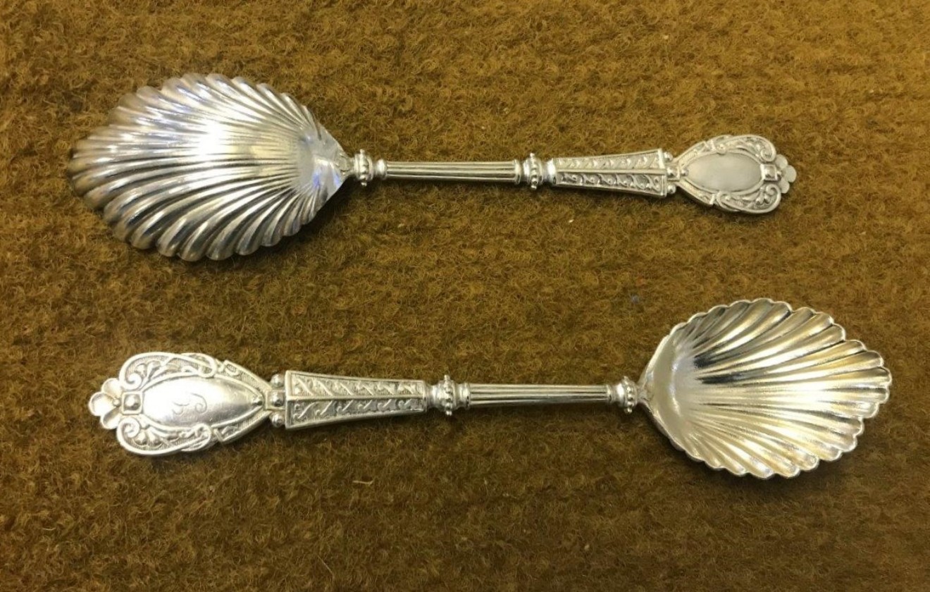 Antique Cased Set of 2 Silver Plated Berry Spoons Monogramed G