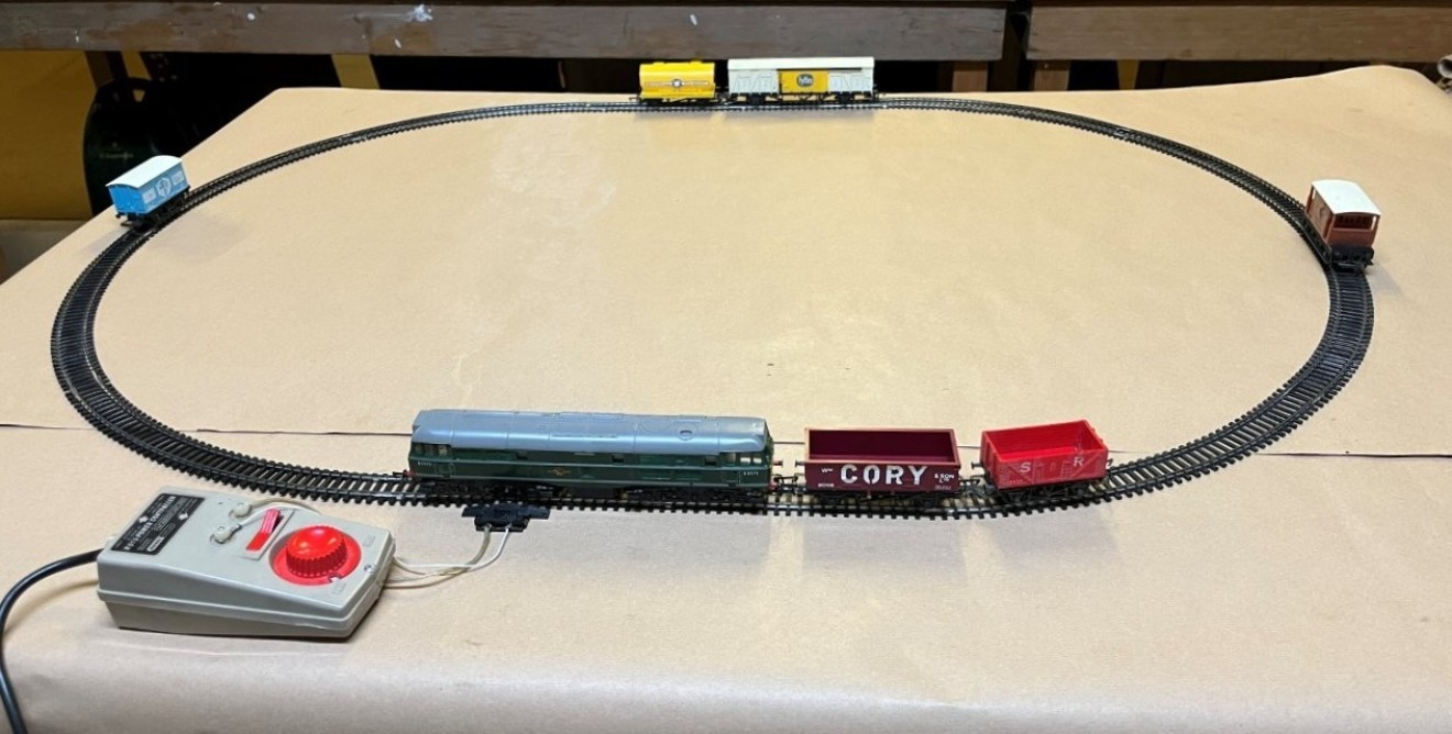 Vintage Hornby Railways R507 Freightmaster 00 Gauge Electric Train Set