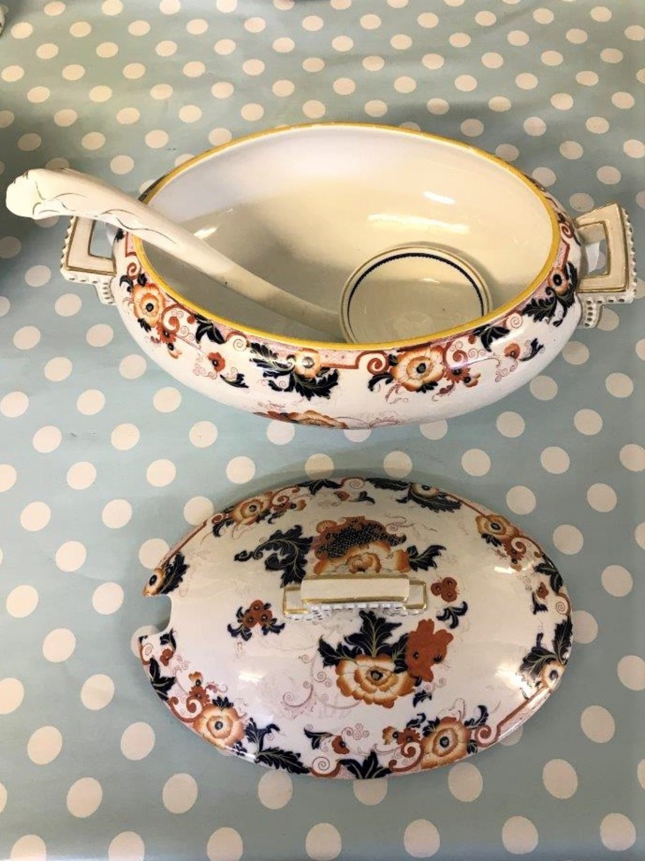 Imari Tureen, Ladle and 4 Plates