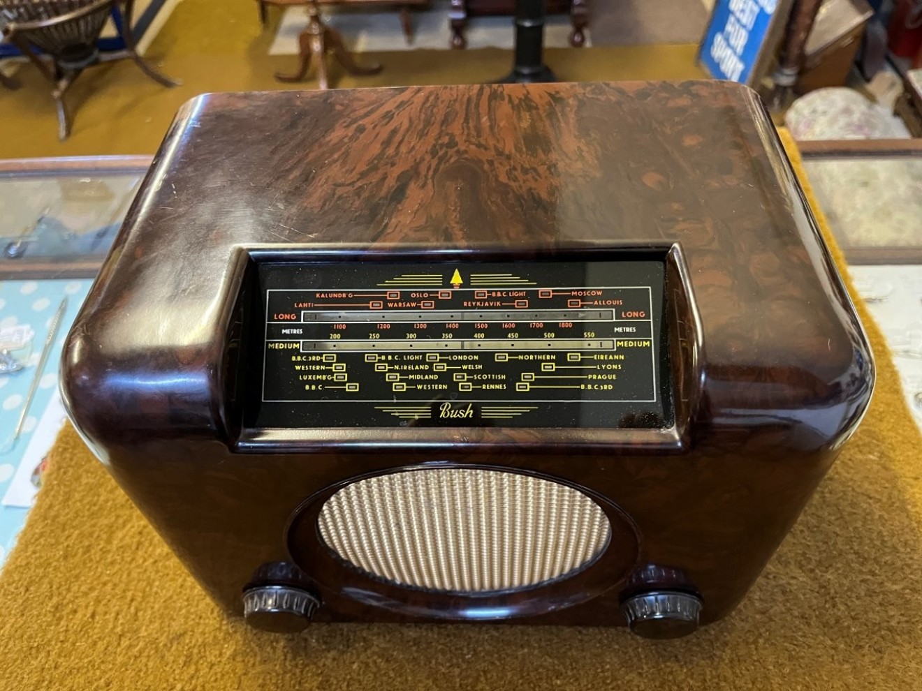 Vintage Bush DAC 90A Radio Brown Bakelite Case