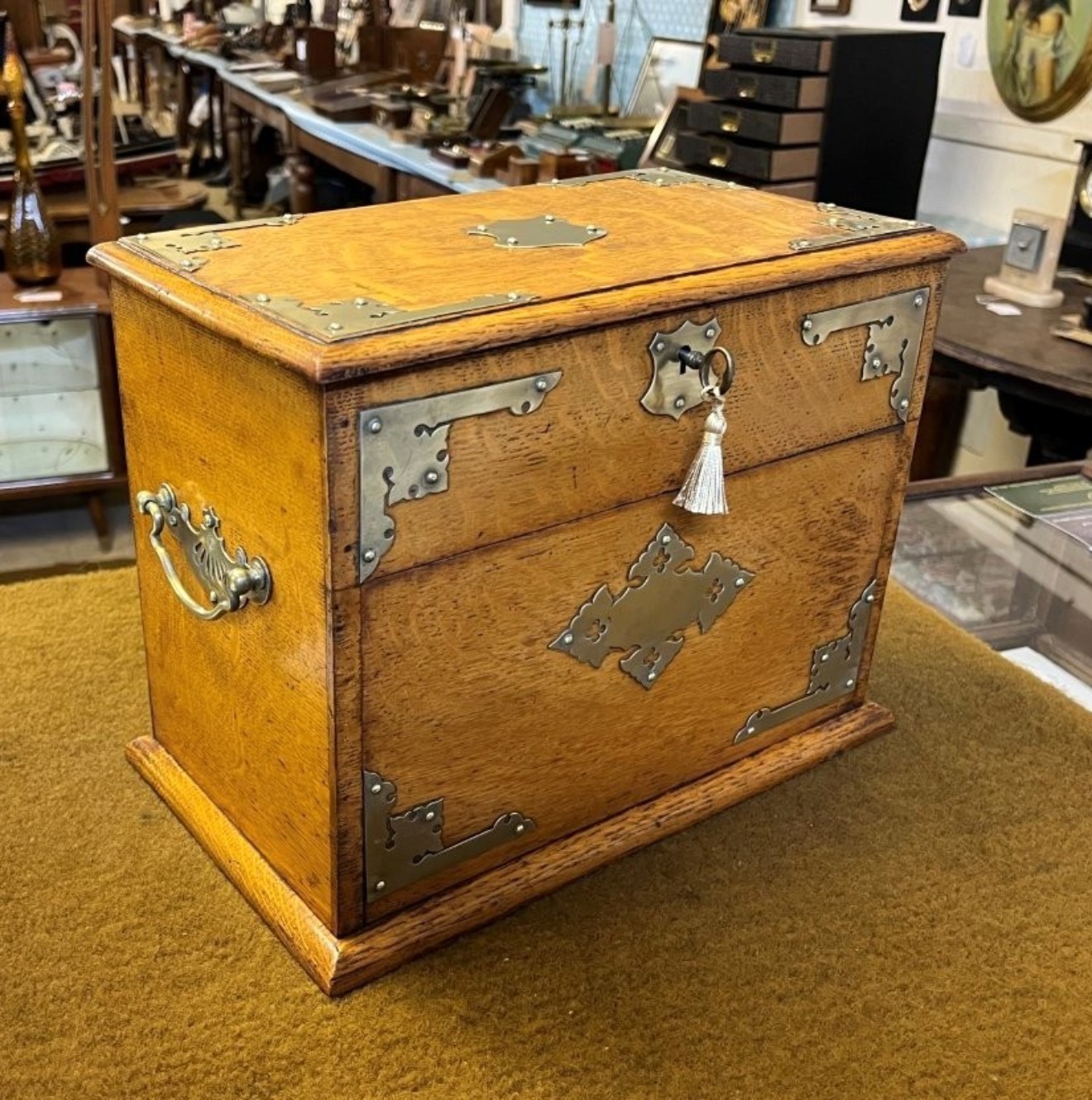 Edwardian Honey Oak Smokers Box with Internal Carousel and Storage Compartments