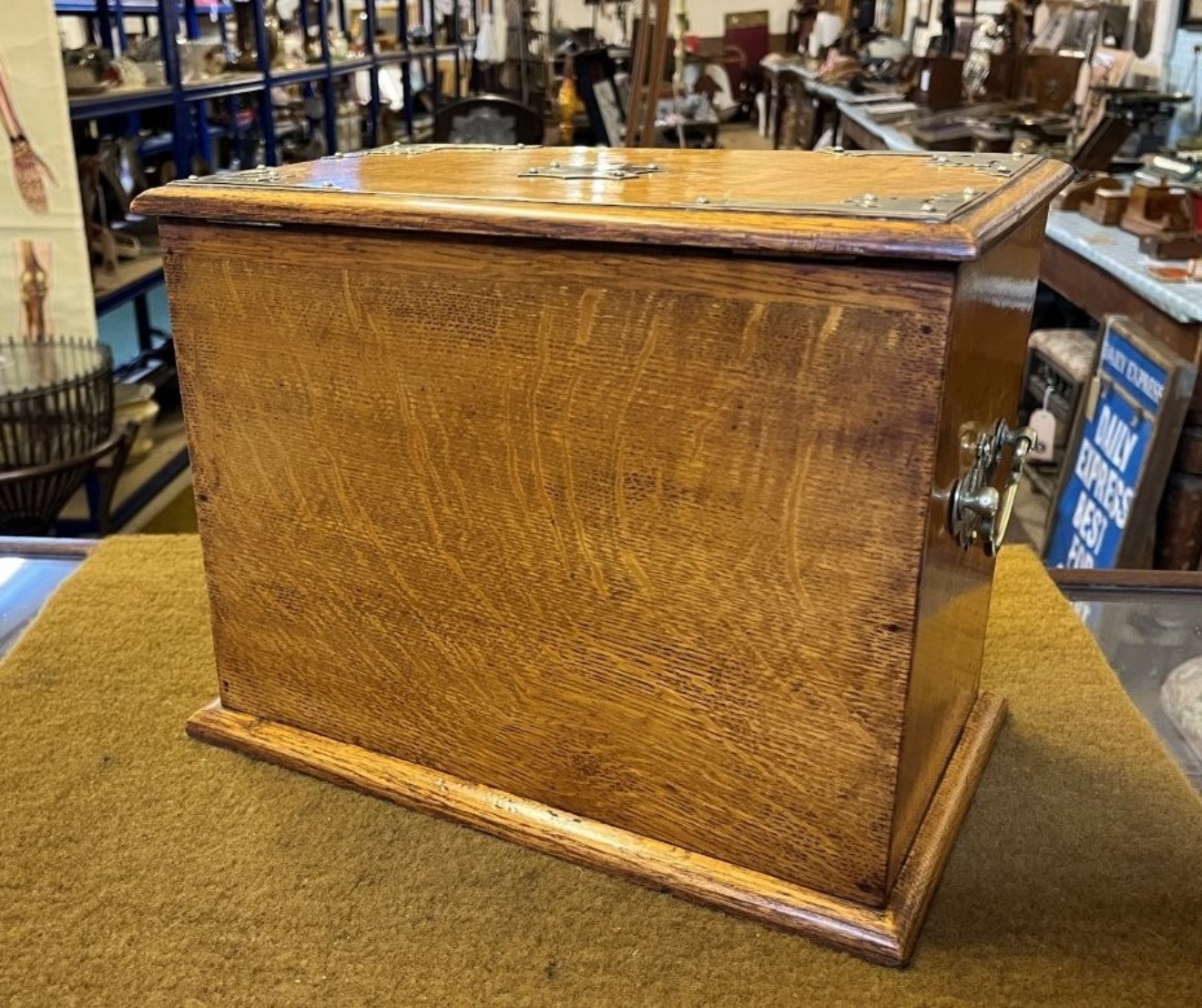 Edwardian Honey Oak Smokers Box with Internal Carousel and Storage Compartments