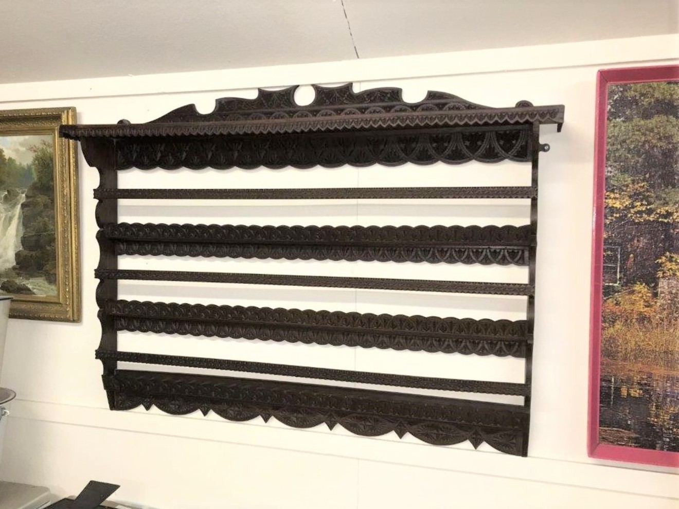 Scottish Chip Carved Hanging Plate Rack﻿