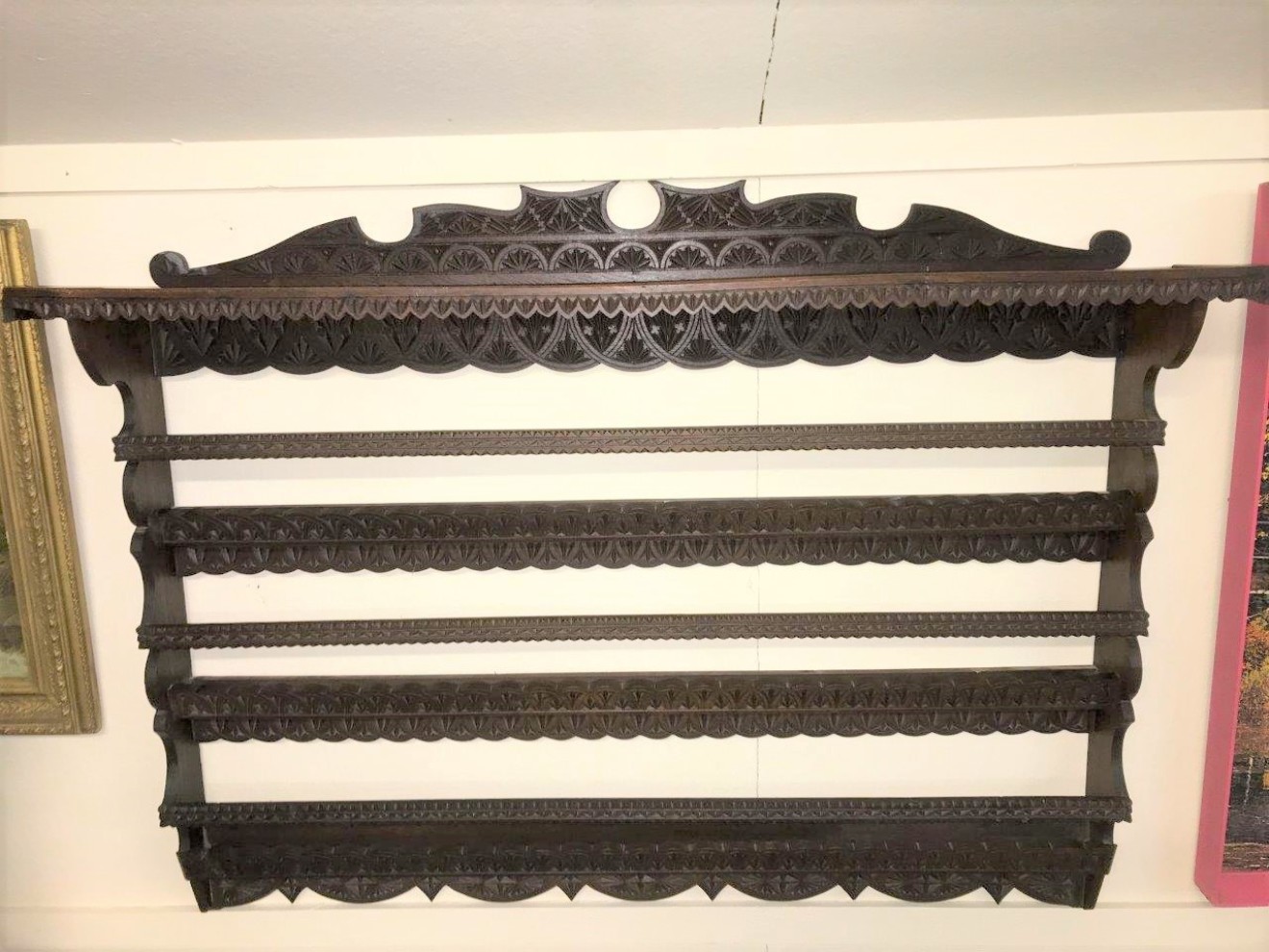 Scottish Chip Carved Hanging Plate Rack﻿