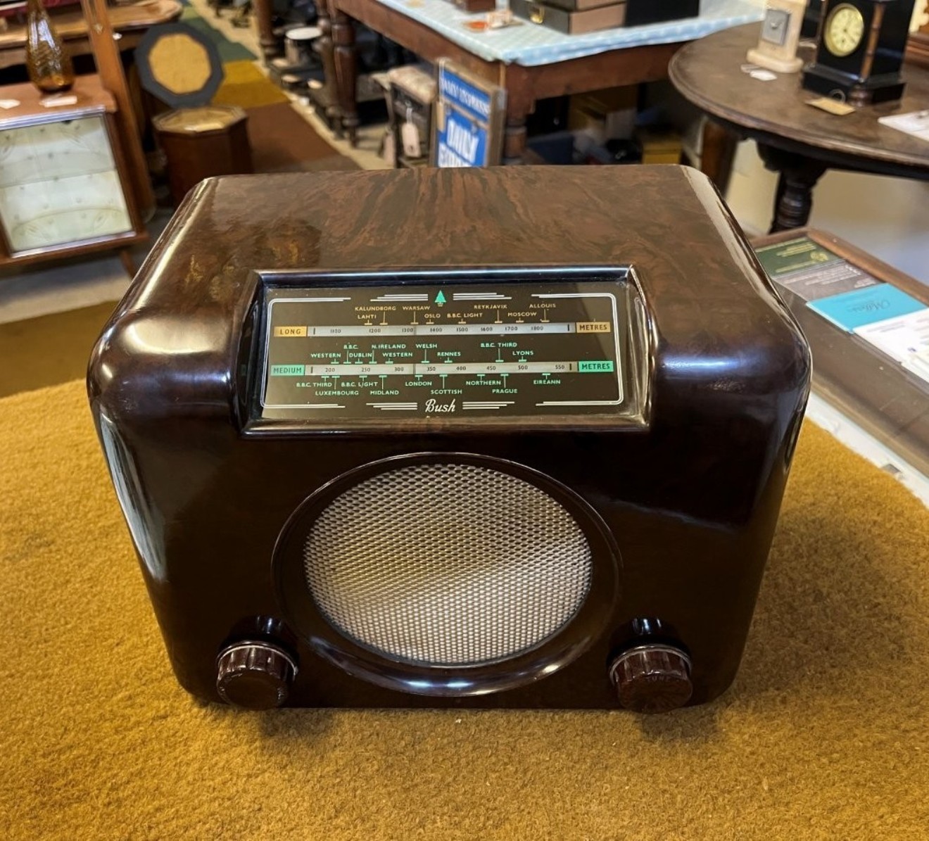 Vintage Bush DAC 90A Radio Brown Bakelite Case