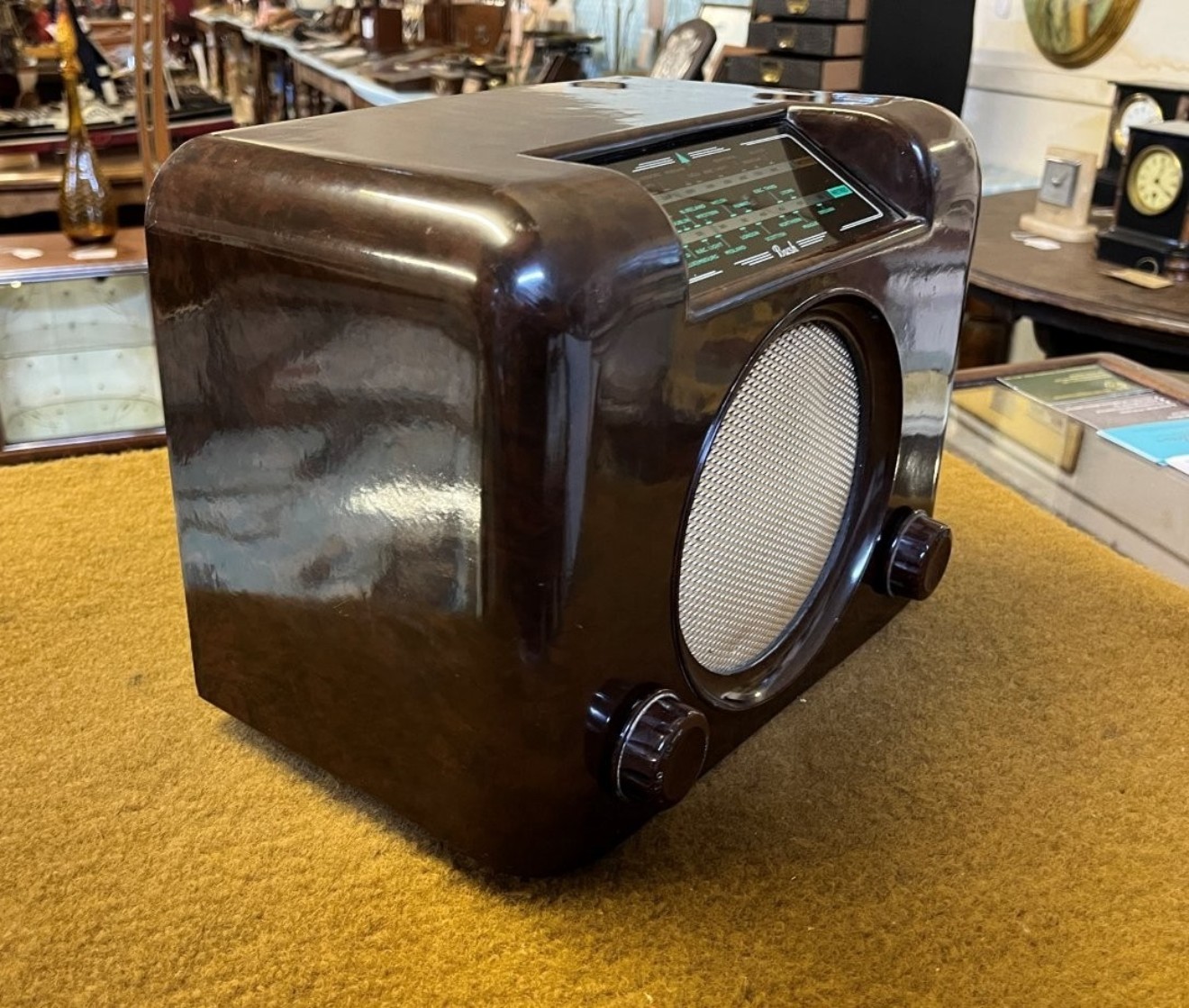Vintage Bush DAC 90A Radio Brown Bakelite Case