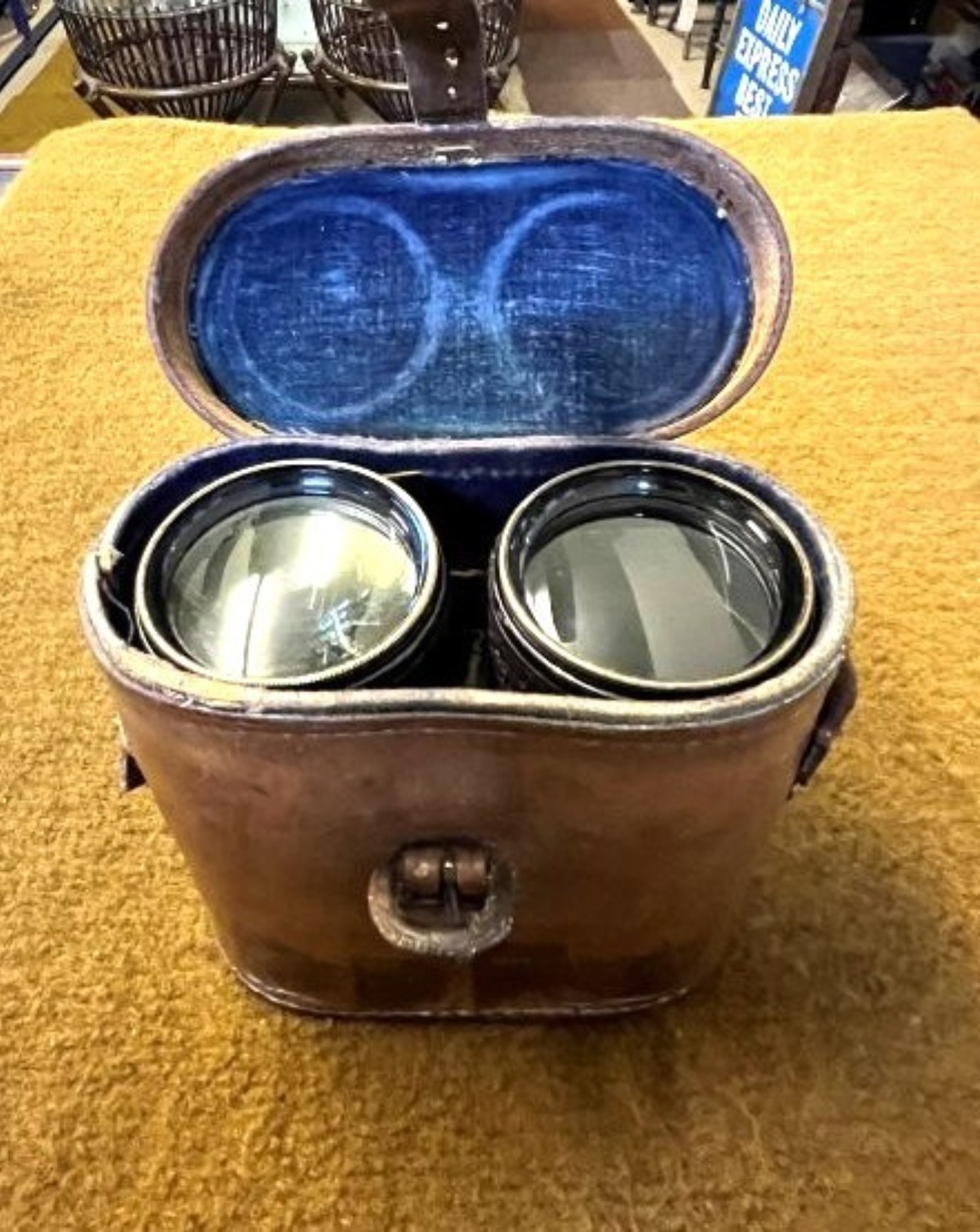 WW1 Military Binoculars by Colmont Paris in Leather Case Stamped 19 HLI for 19th Volunteer Battalion Highland Light Infantry
