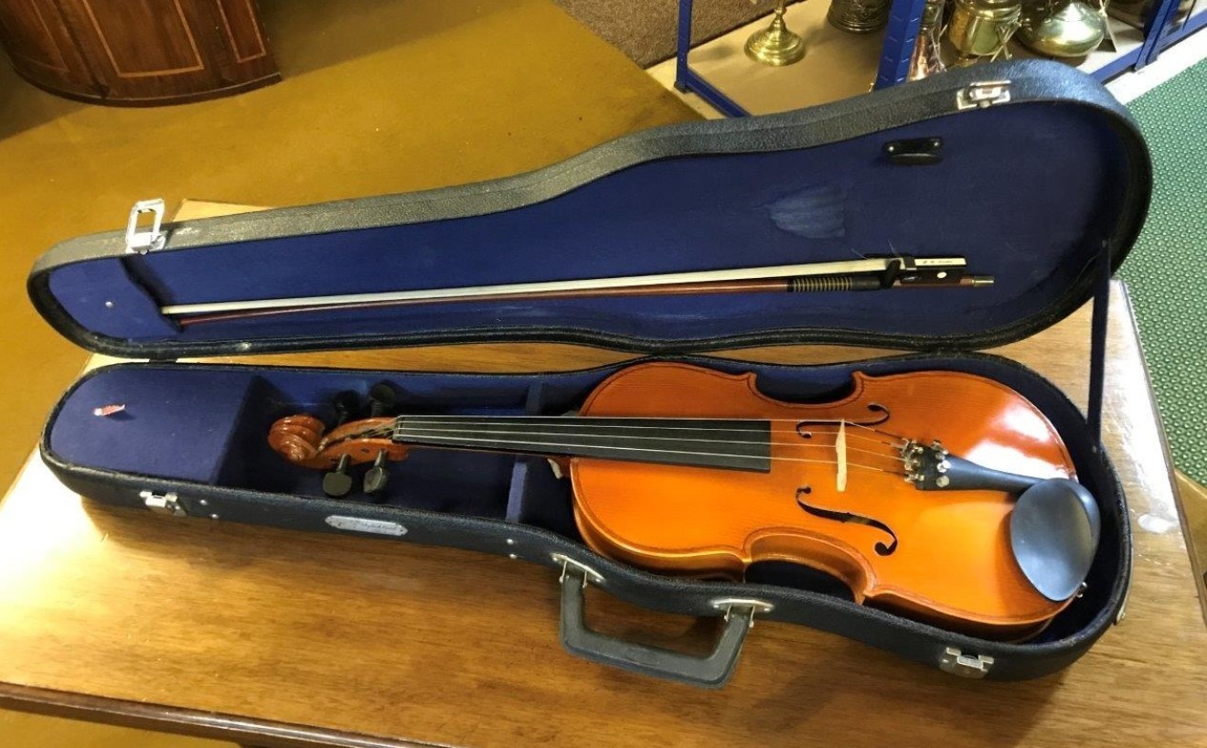 Vintage Violin with P.H. London Bow and Hard Case ﻿Skylark Brand Model MV-005