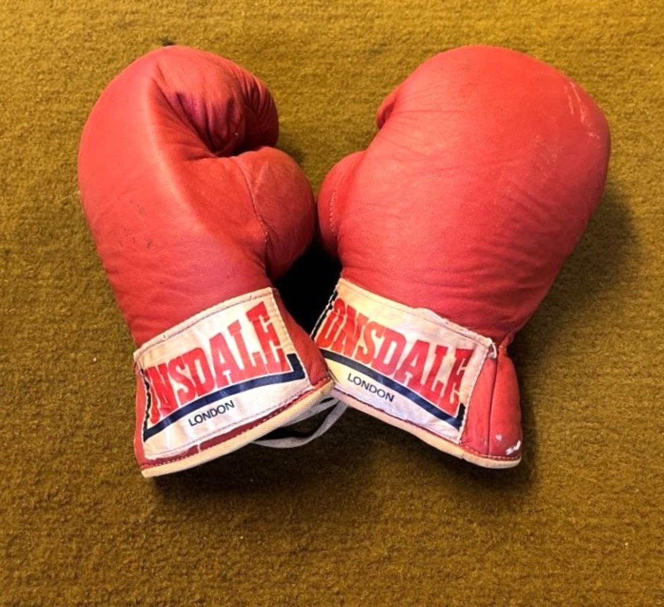 Vintage Boys Lonsdale London Laced Boxing Gloves