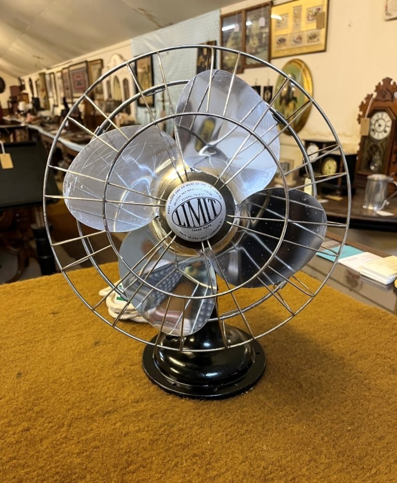 Vintage Limit Veritys 10" Oscillating Desk Fan
