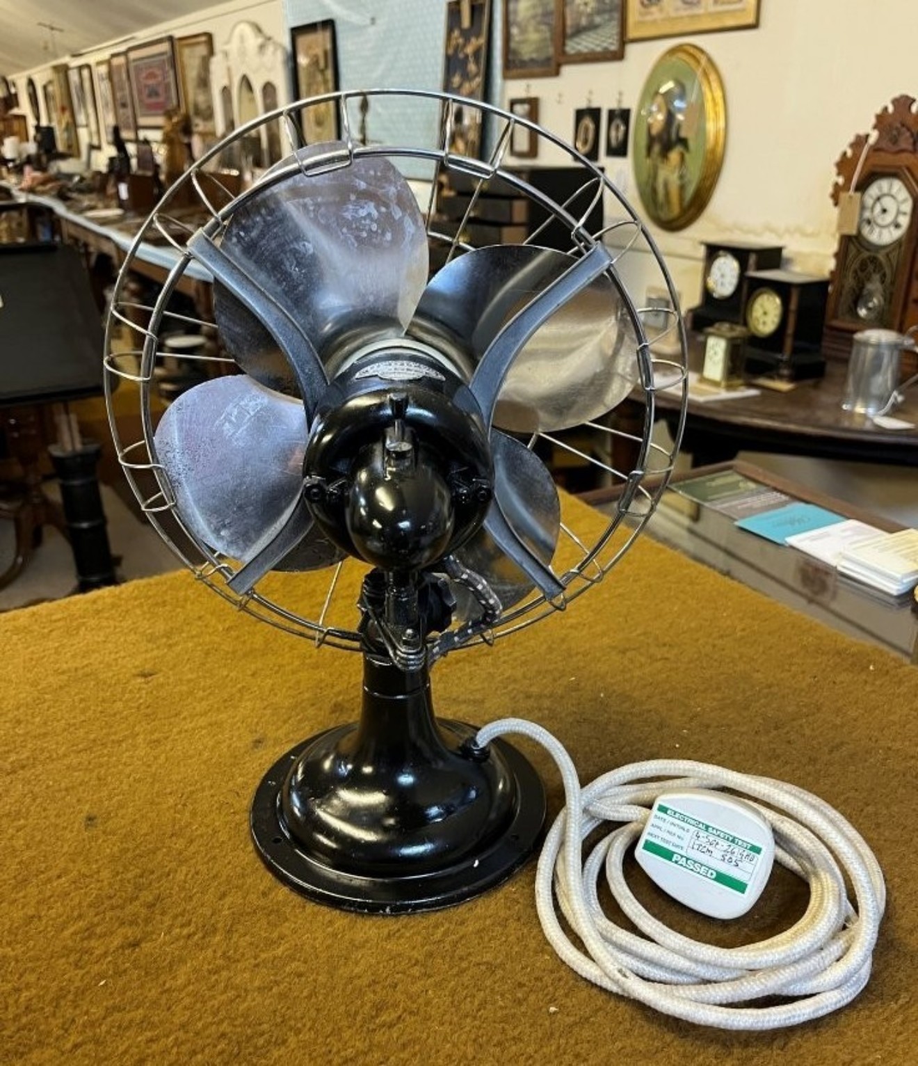 Vintage Limit Veritys 10" Oscillating Desk Fan