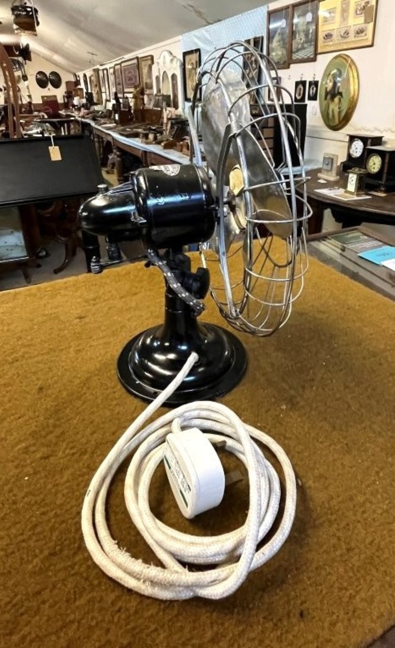 Vintage Limit Veritys 10" Oscillating Desk Fan