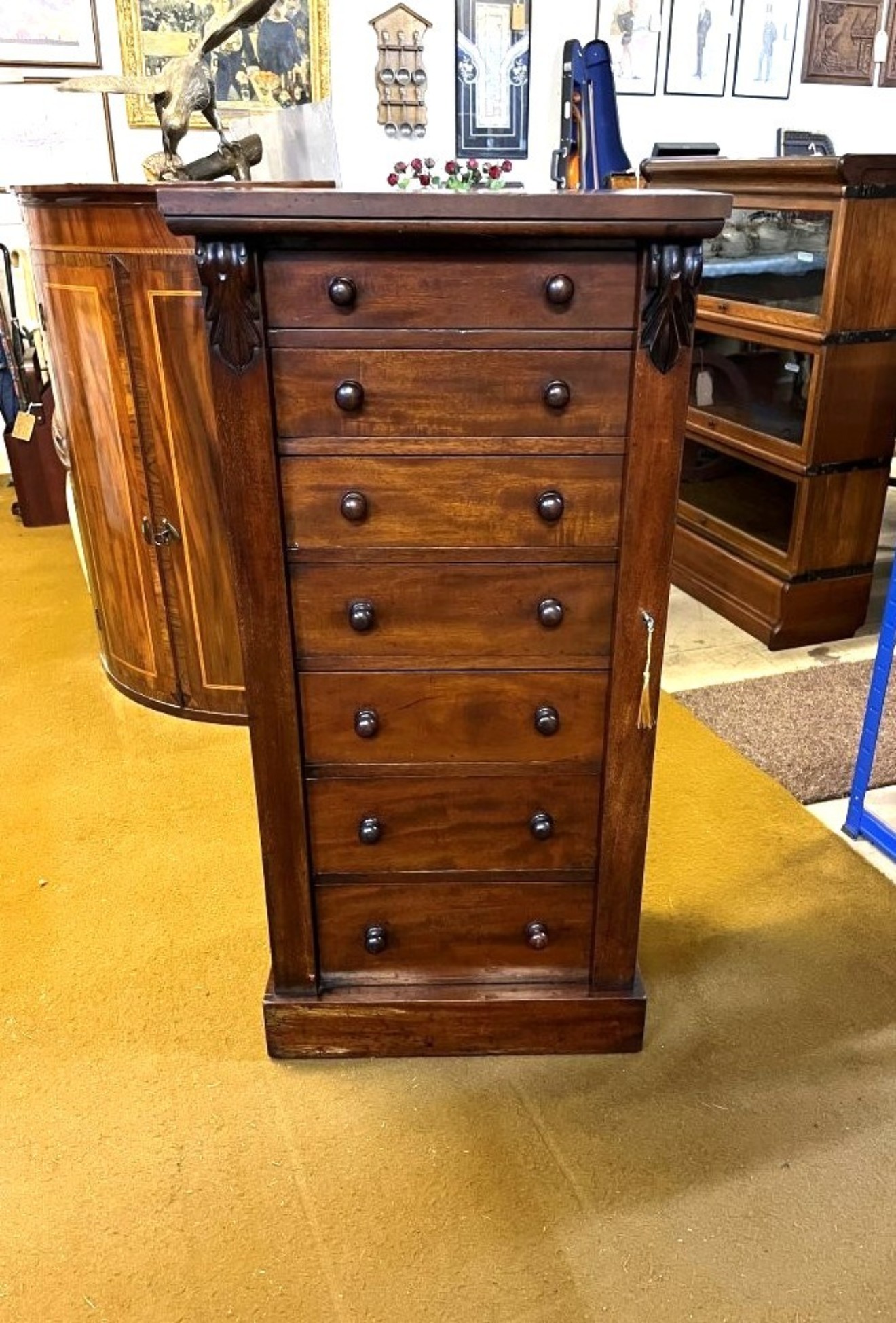 Antique Mahogany Wellington Chest with 7 Graduated Drawers