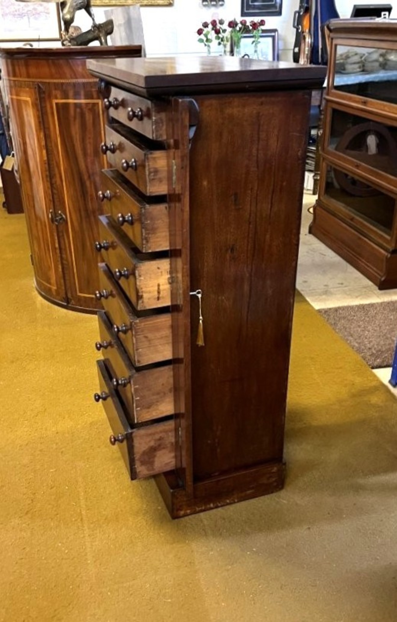 Antique Mahogany Wellington Chest with 7 Graduated Drawers