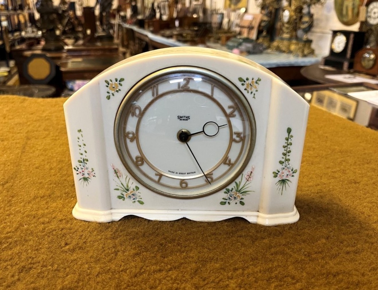 Vintage Smiths Floral Pattern Bakelite Mantle Clock