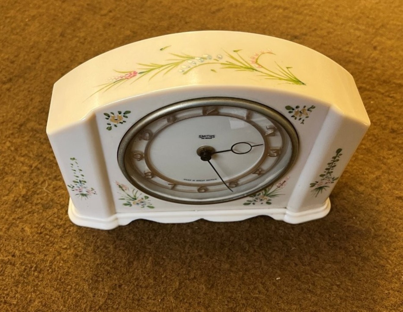Vintage Smiths Floral Pattern Bakelite Mantle Clock