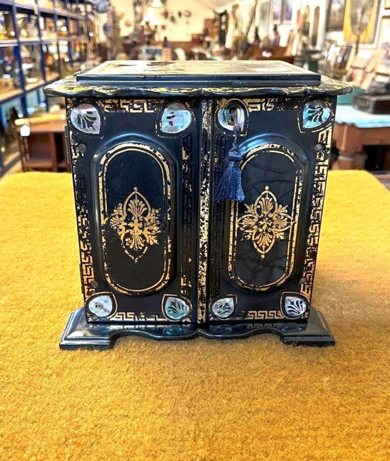 Vintage Oriental Lacquered Jewellery Box Decorated with Gilt and Mother of Pearl