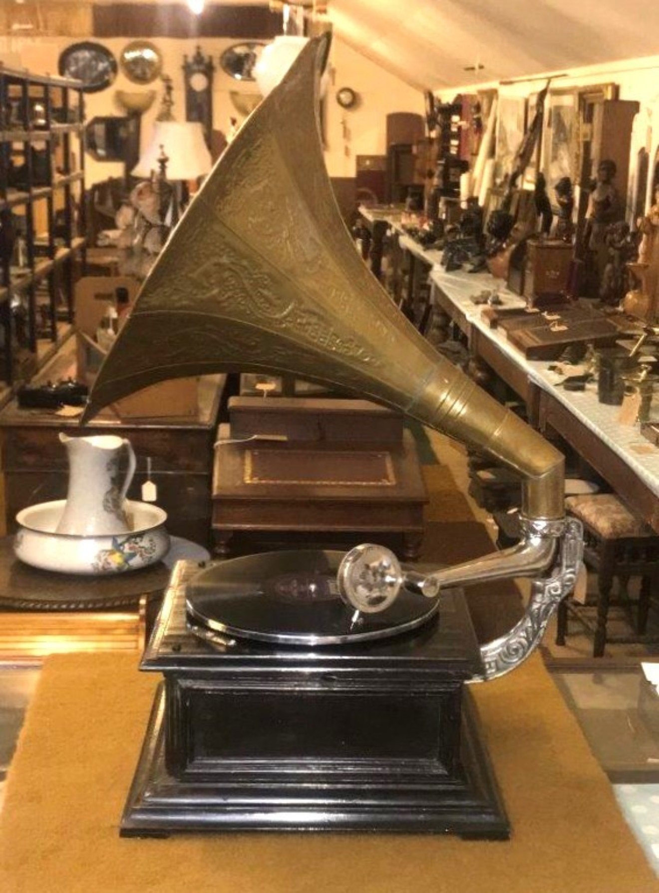 Retro His Master's Voice 78 RPM Gramophone