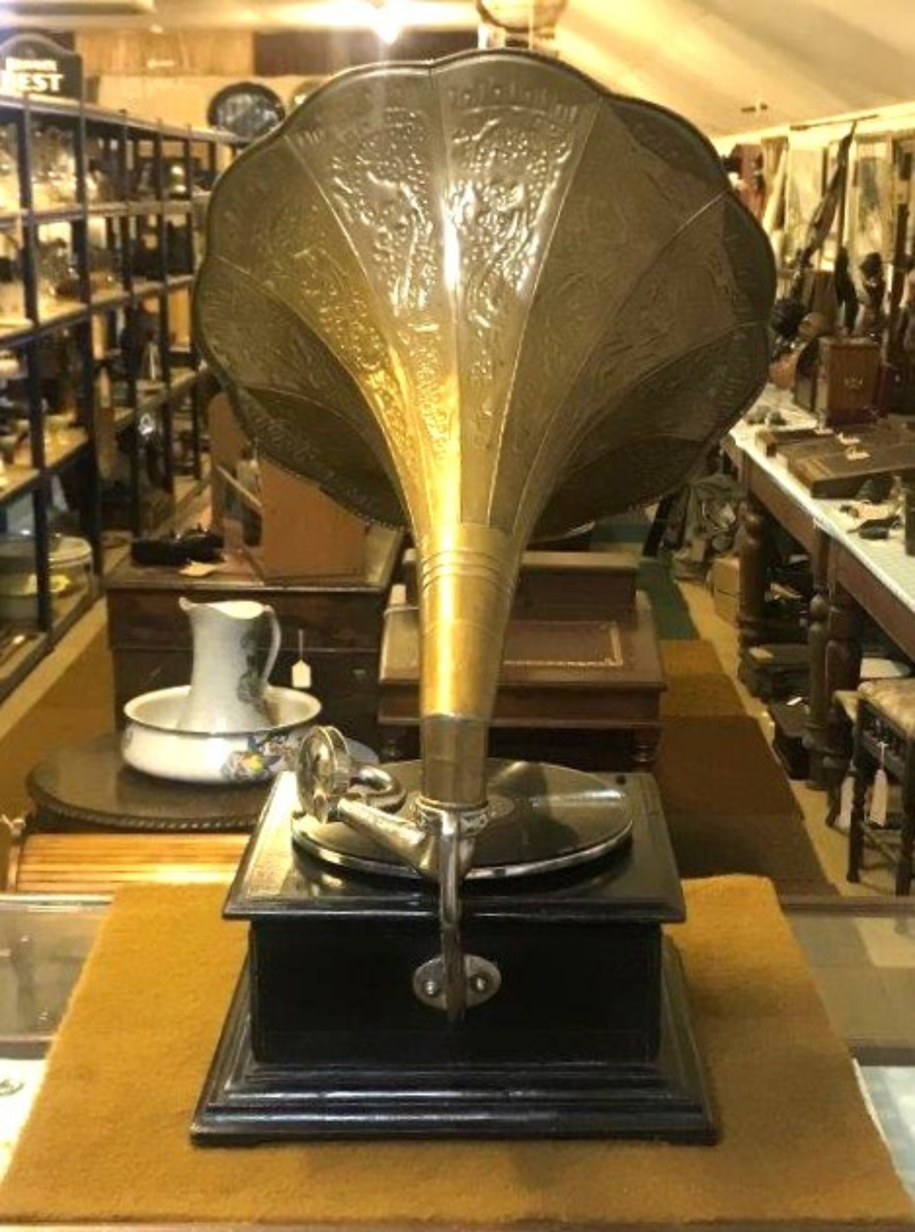 Retro His Master's Voice 78 RPM Gramophone