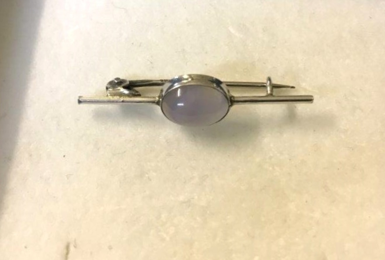 925 Silver Brooch with Amethyst Coloured Stone
