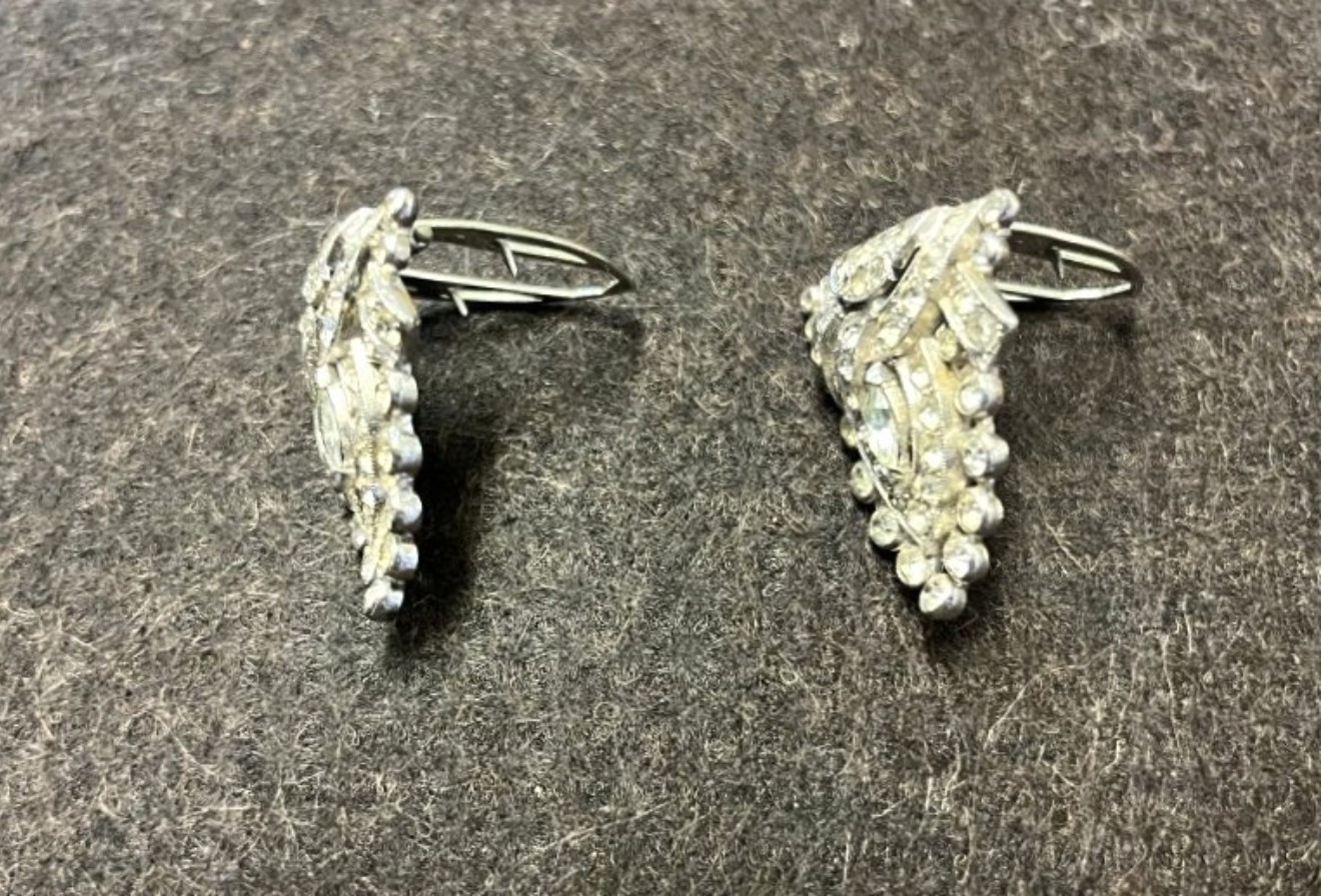 Vintage Clipmates Dress Clips / Brooch