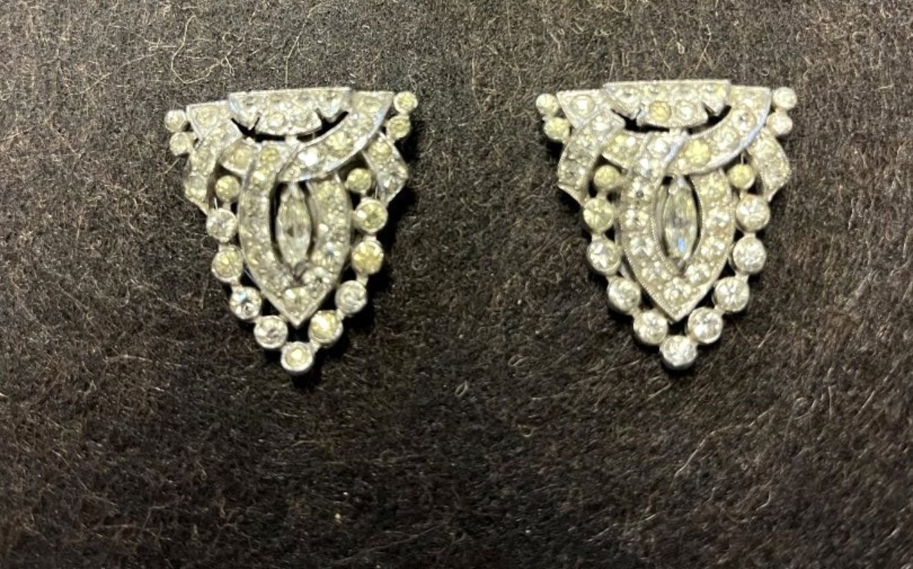 Vintage Clipmates Dress Clips / Brooch