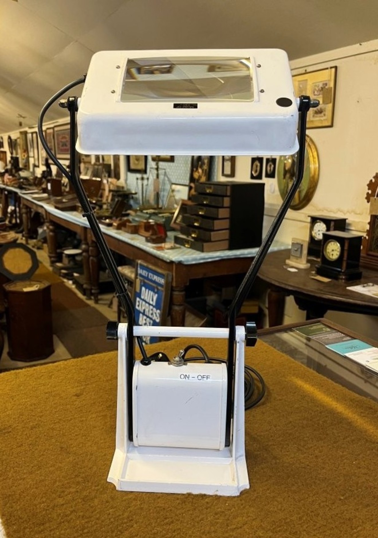 Vintage I.V.A. Engineering Co Ltd Industrial Magnifying Lamp Model GP 220 Volts