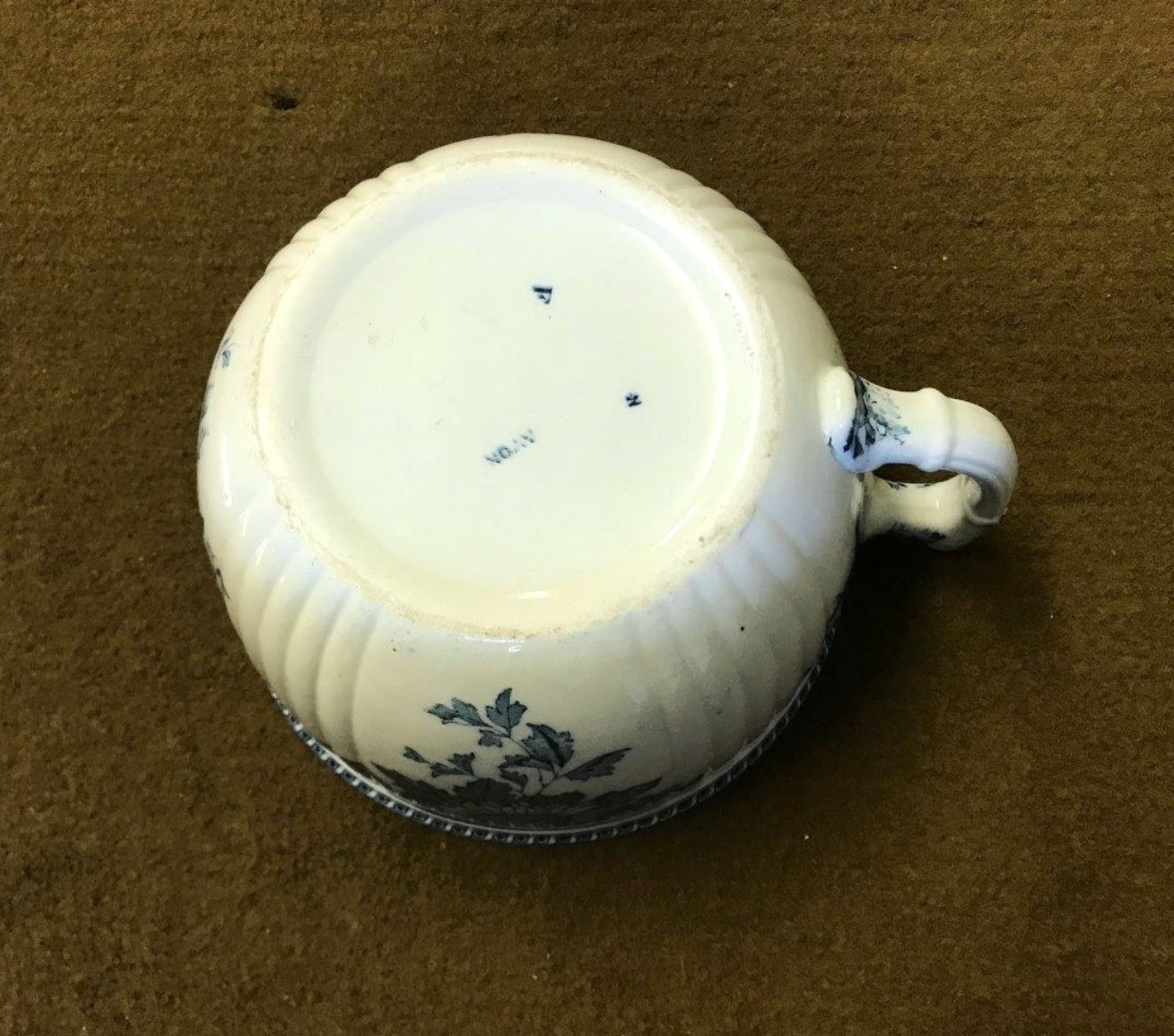 Rare Victorian Wedgwood Avon Pattern Chamber Pot